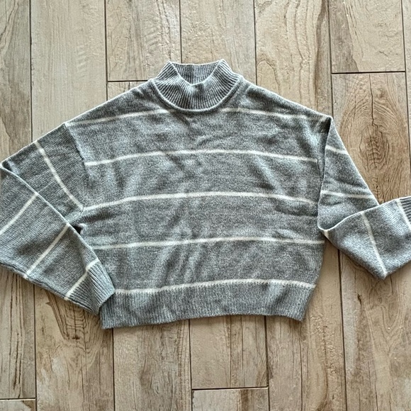 Mock neck striped gray cropped sweater - Picture 1 of 2